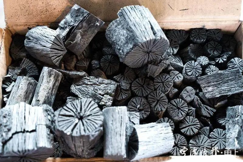 嚴打環境犯罪 三年來最大走私出口木炭案宣判，涉案木炭高達3020噸